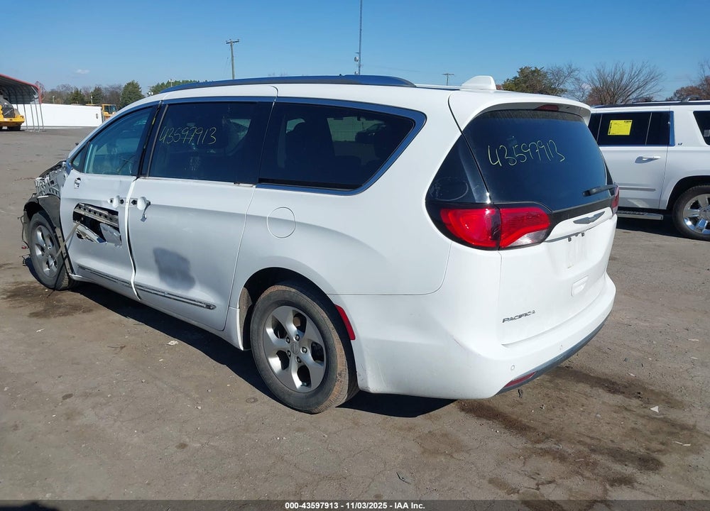 2017 CHRYSLER PACIFICA TOURING L PLUS VIN: 2C4RC1EG2HR669771