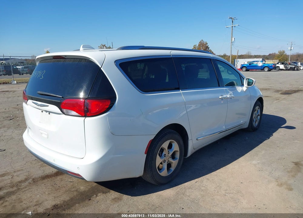2017 CHRYSLER PACIFICA TOURING L PLUS VIN: 2C4RC1EG2HR669771