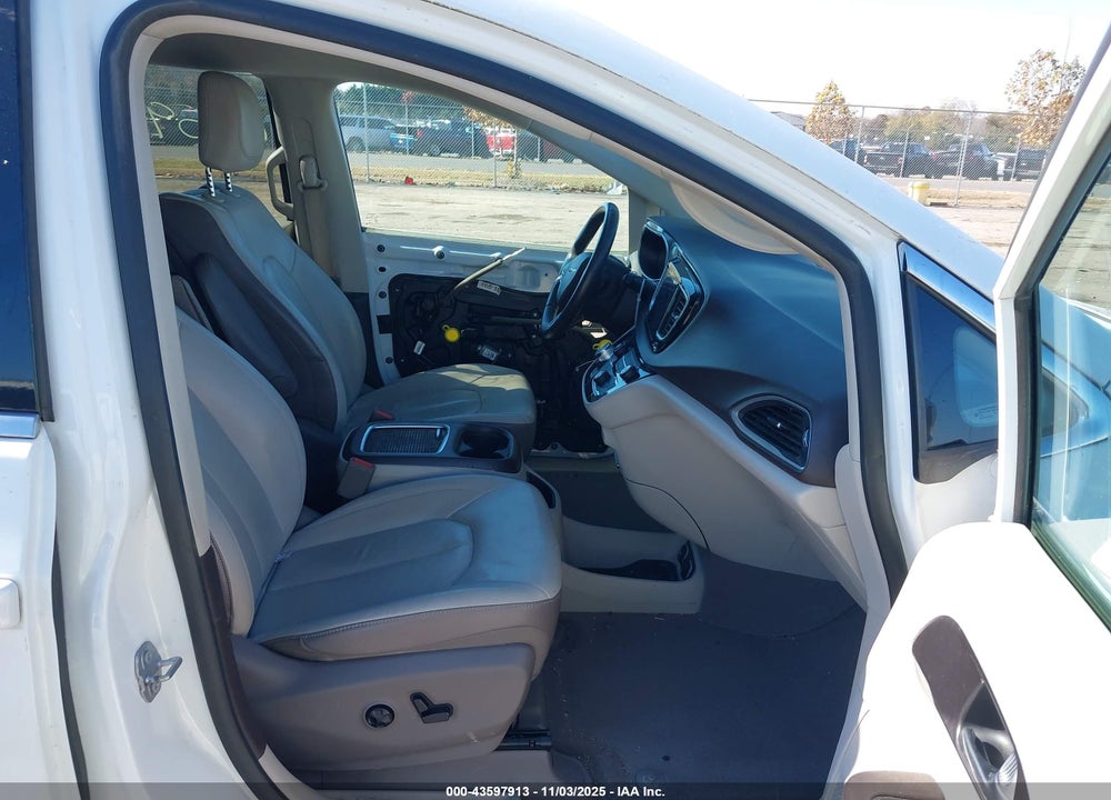 2017 CHRYSLER PACIFICA TOURING L PLUS VIN: 2C4RC1EG2HR669771