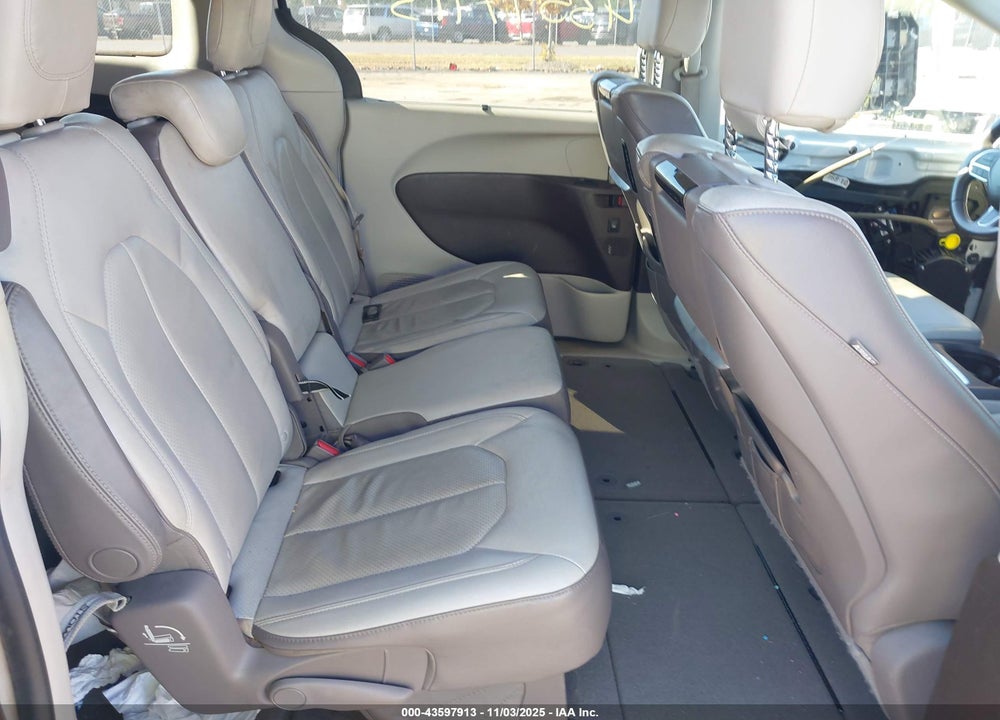 2017 CHRYSLER PACIFICA TOURING L PLUS VIN: 2C4RC1EG2HR669771