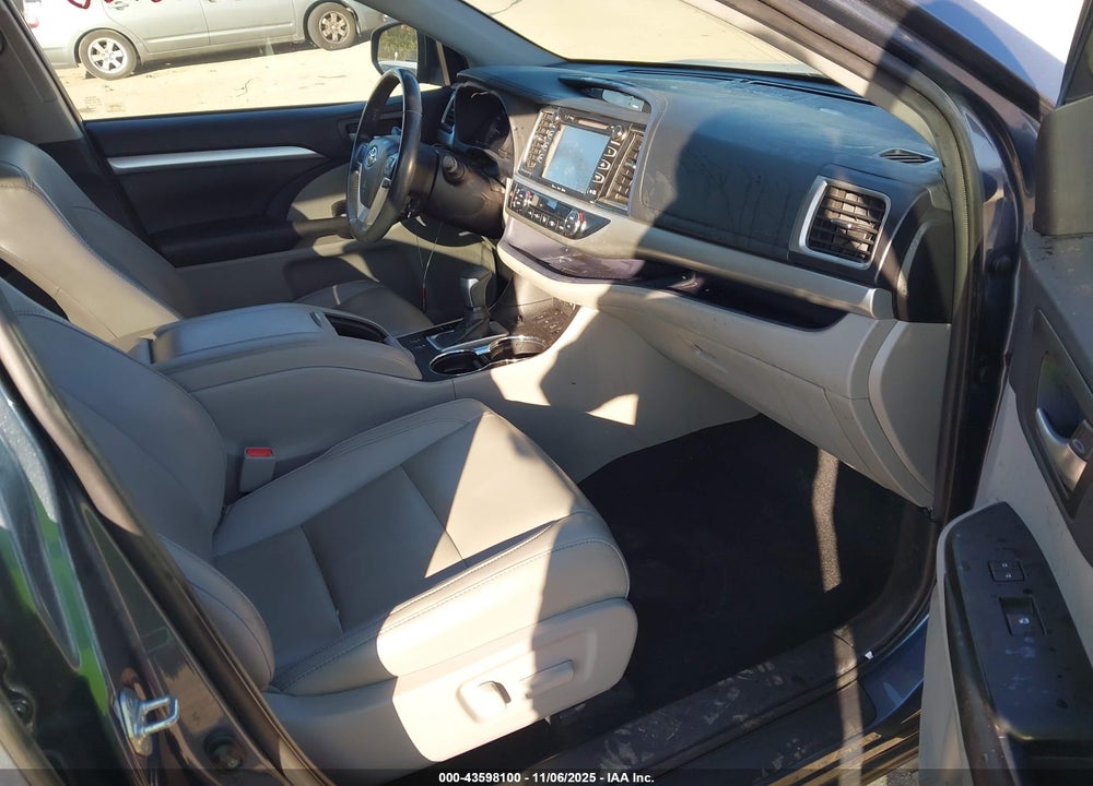 2019 TOYOTA HIGHLANDER XLE VIN: 5TDJZRFH0KS919962