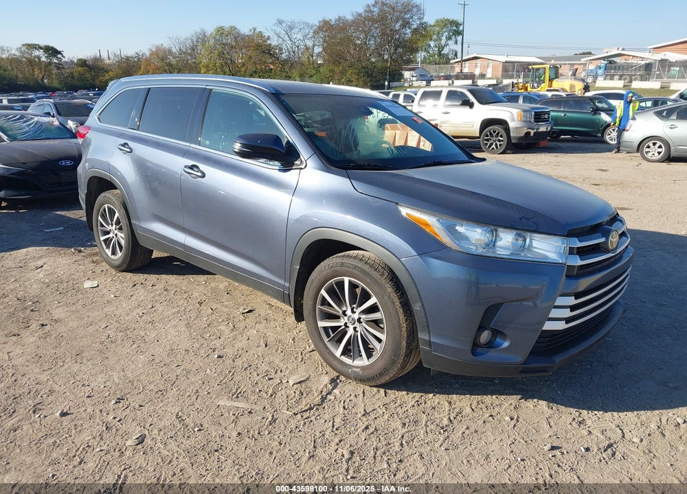 2019 TOYOTA HIGHLANDER XLE VIN: 5TDJZRFH0KS919962