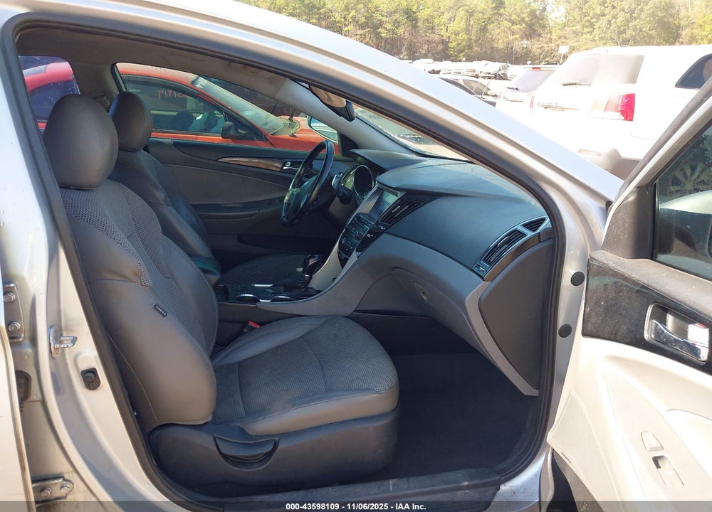 2014 HYUNDAI SONATA VIN: 5NPEC4AB7EH841568