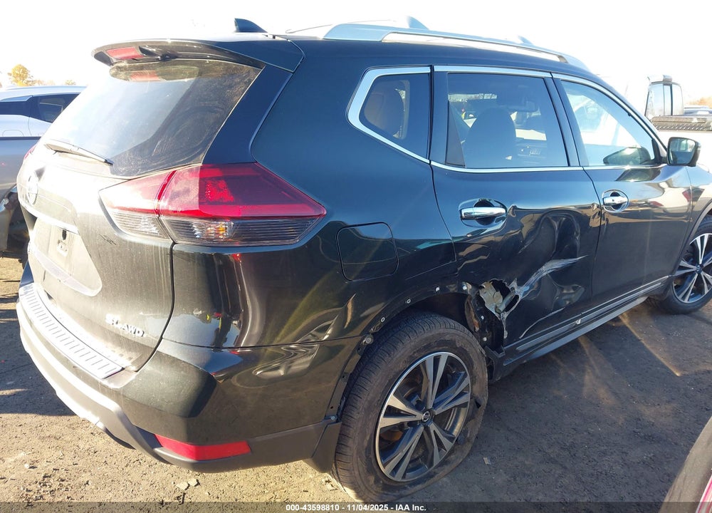 2018 NISSAN ROGUE SL VIN: 5N1AT2MV8JC824417