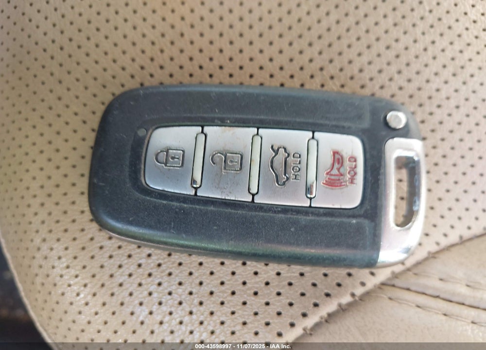 2013 HYUNDAI SONATA HYBRID LIMITED VIN: KMHEC4A49DA084062