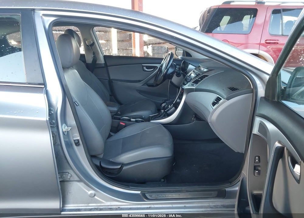 2016 HYUNDAI ELANTRA VIN: 5NPDH4AE7GH675482