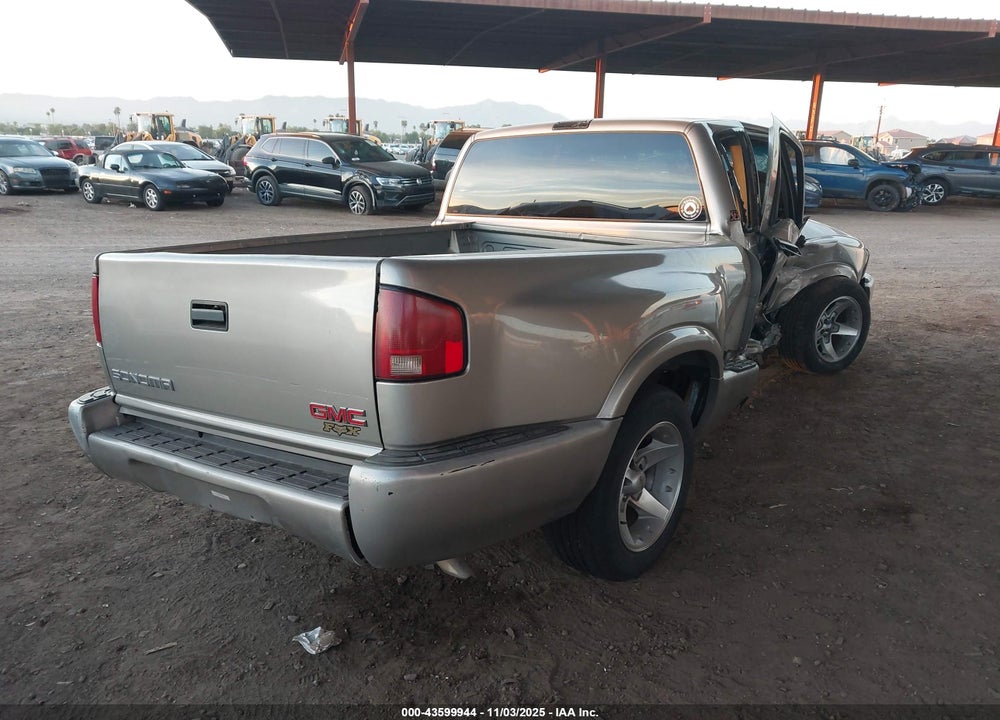 2001 GMC SONOMA SLS VIN: 1GTCS195818245157