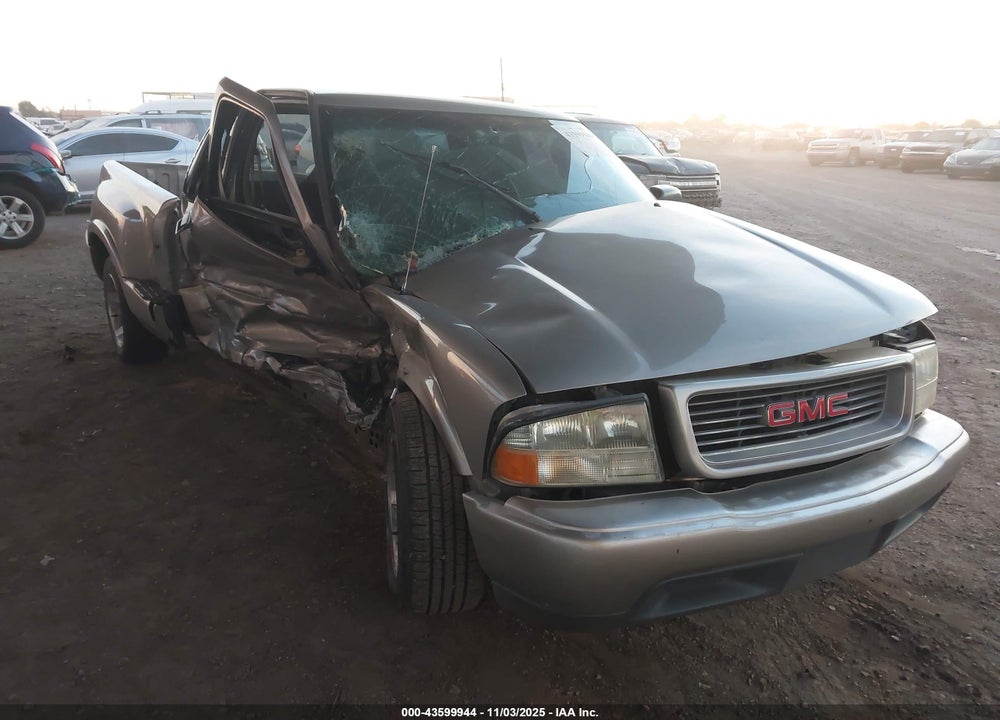 2001 GMC SONOMA SLS VIN: 1GTCS195818245157