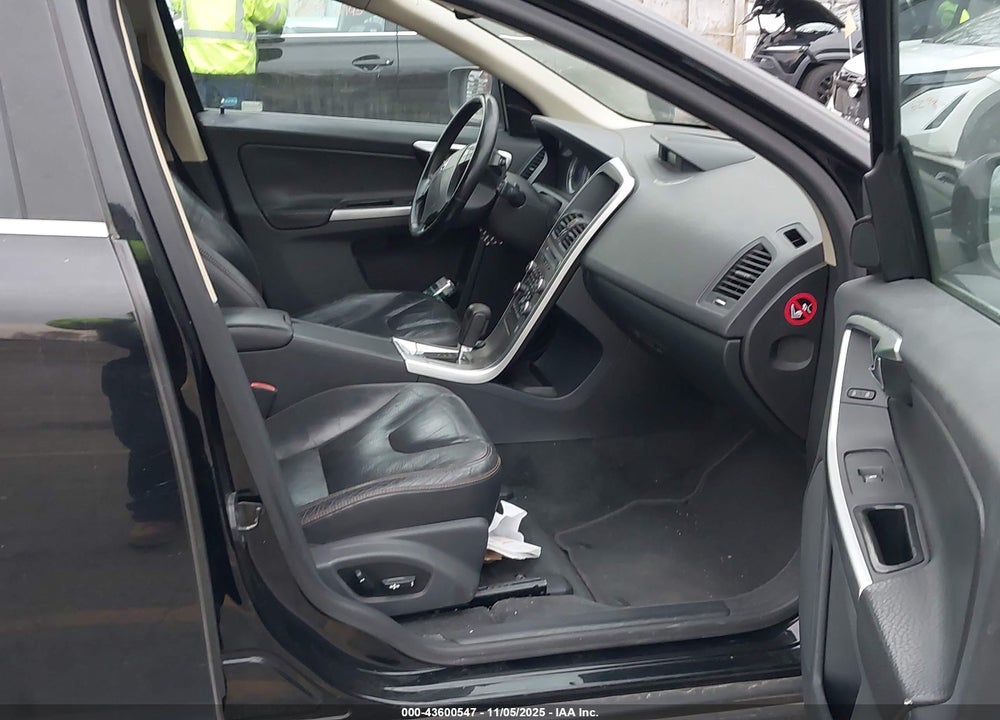 2010 VOLVO XC60 VIN: YV4992DZ0A2118425
