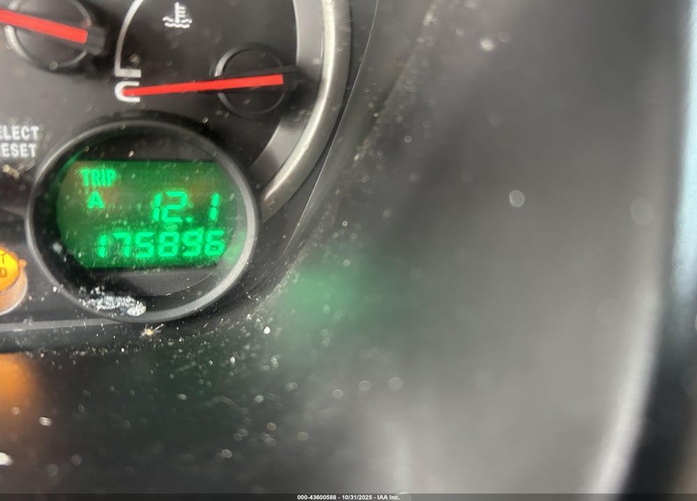 2004 HONDA PILOT LX VIN: 2HKYF18104H578189