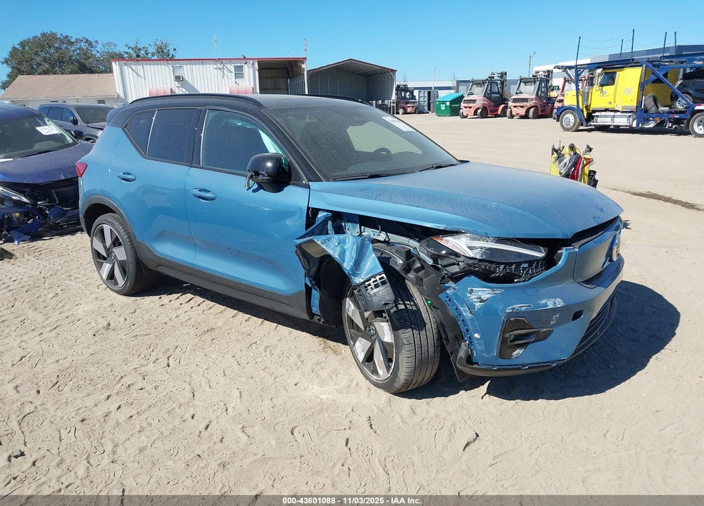 2024 VOLVO XC40 RECHARGE PURE ELECTRIC TWIN ULTIMATE VIN: YV4ER3XMXR2240824