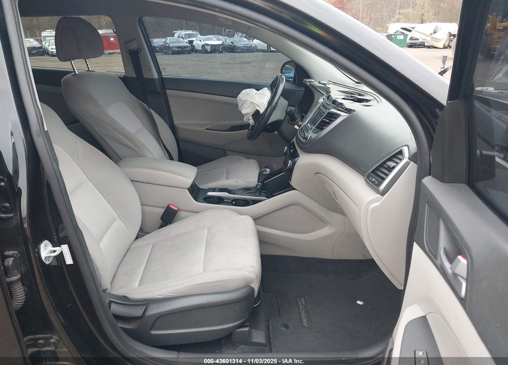 2017 HYUNDAI TUCSON SPORT VIN: KM8J3CA28HU403950