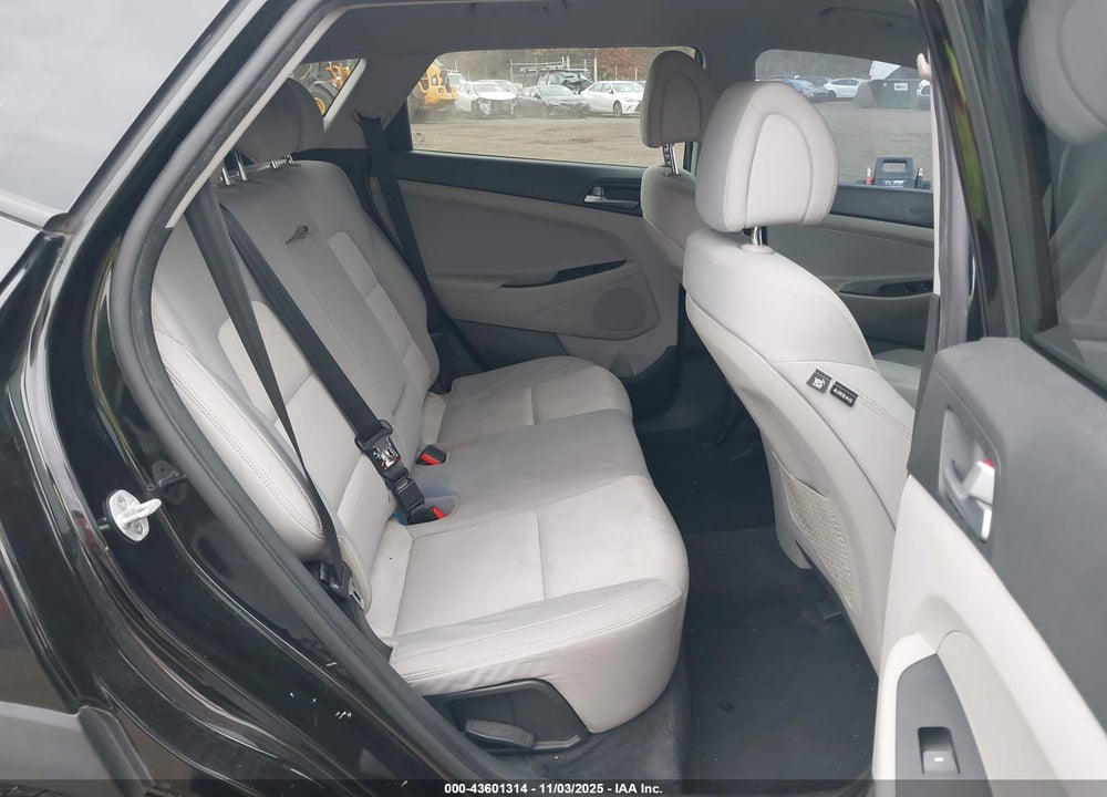 2017 HYUNDAI TUCSON SPORT VIN: KM8J3CA28HU403950