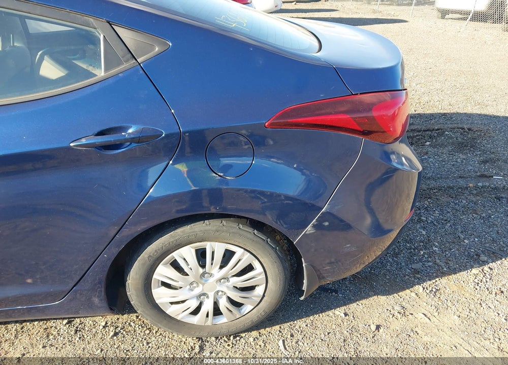 2016 HYUNDAI ELANTRA SE VIN: 5NPDH4AE7GH761388