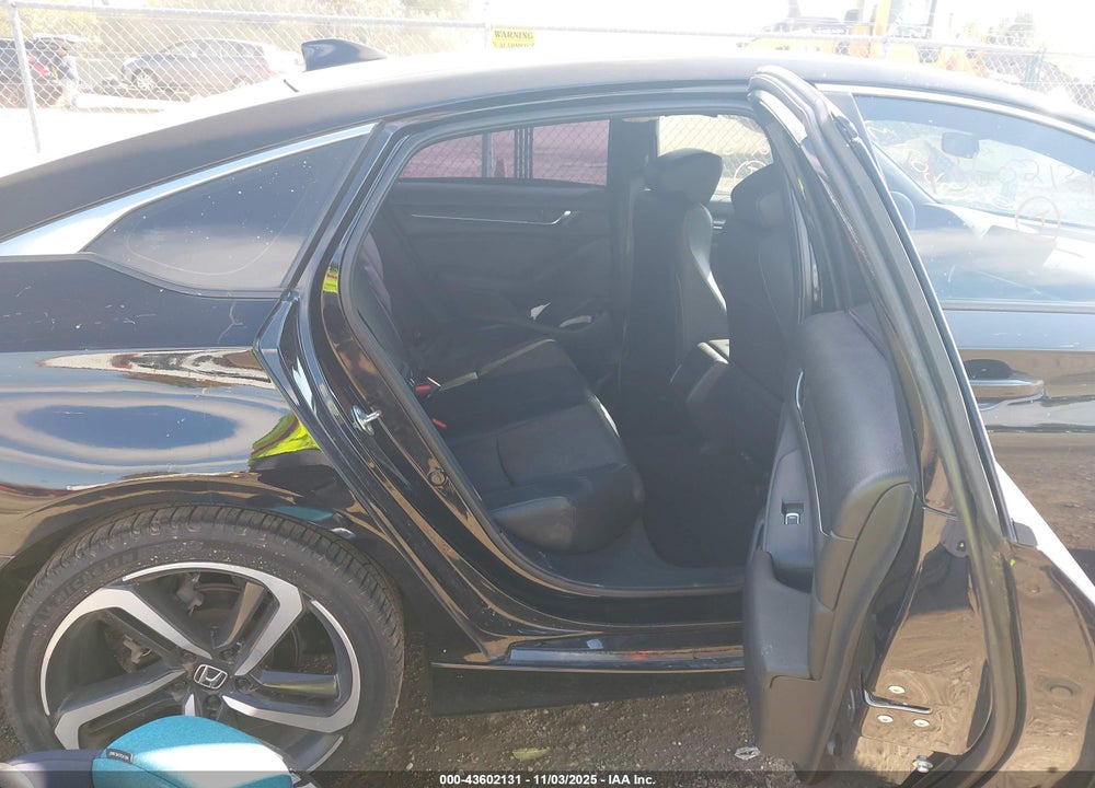 2018 HONDA ACCORD VIN: 1HGCV1F32JA148766