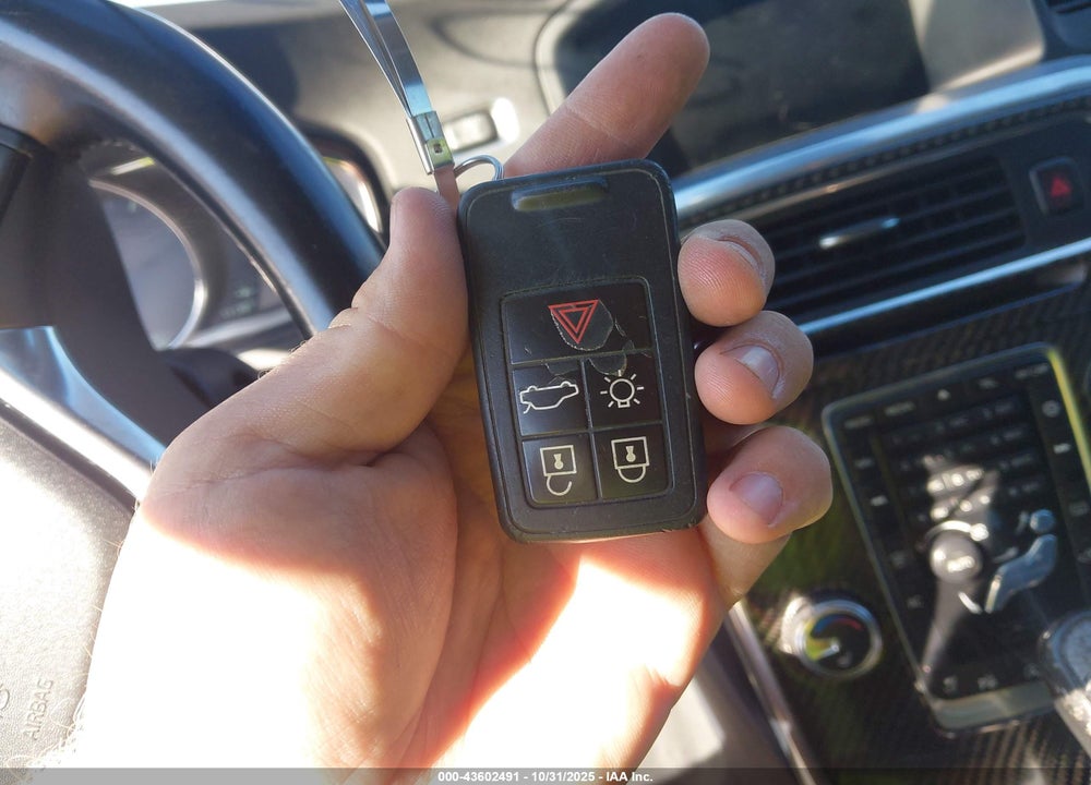 2015 VOLVO V60 VIN: YV140MEK9F1262213