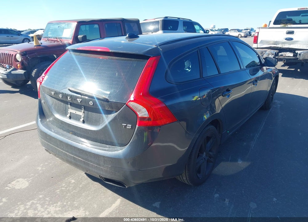 2015 VOLVO V60 VIN: YV140MEK9F1262213
