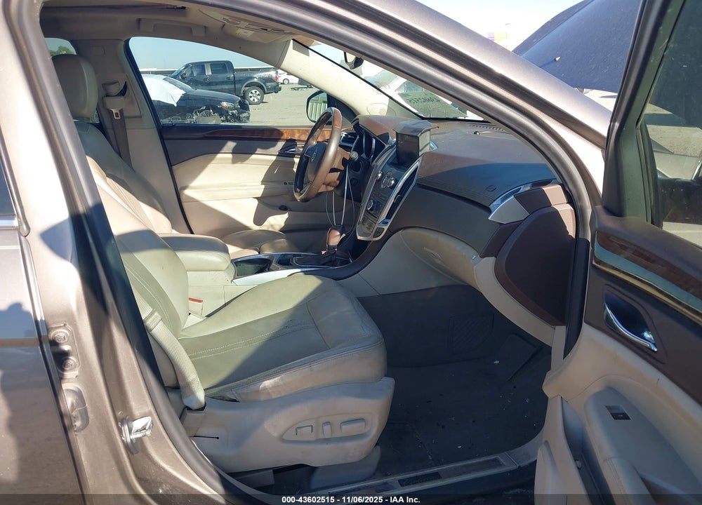 2011 CADILLAC SRX LUXURY COLLECTION VIN: 3GYFNAEY6BS664597