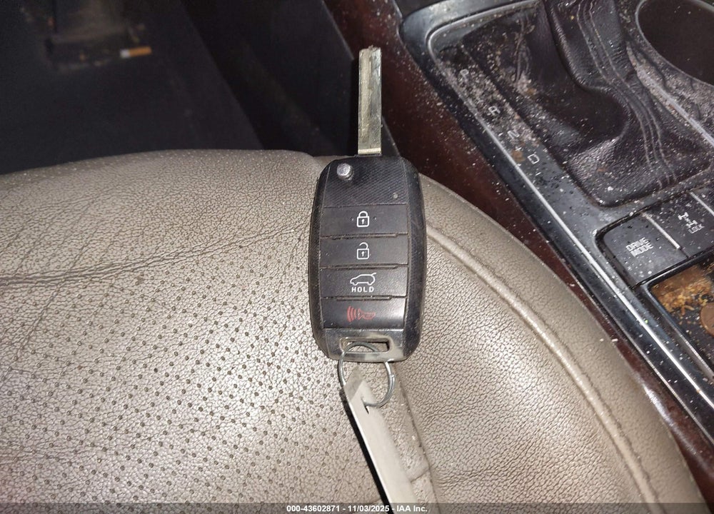 2016 KIA SORENTO VIN: 5XYPHDA55GG160453