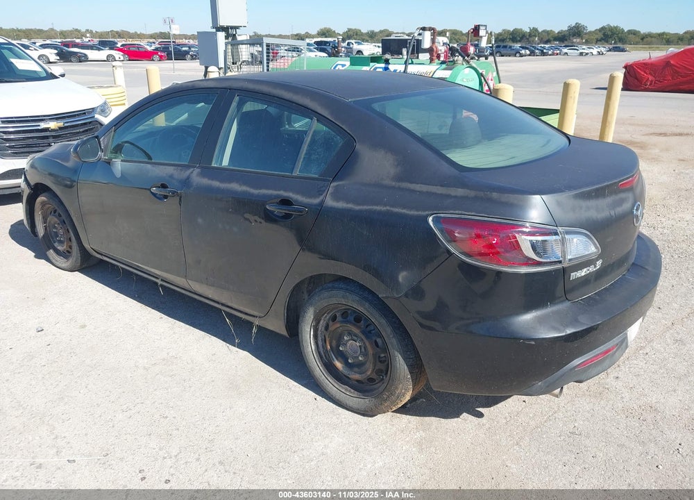2011 MAZDA 3 I SPORT VIN: JM1BL1UF2B1457586