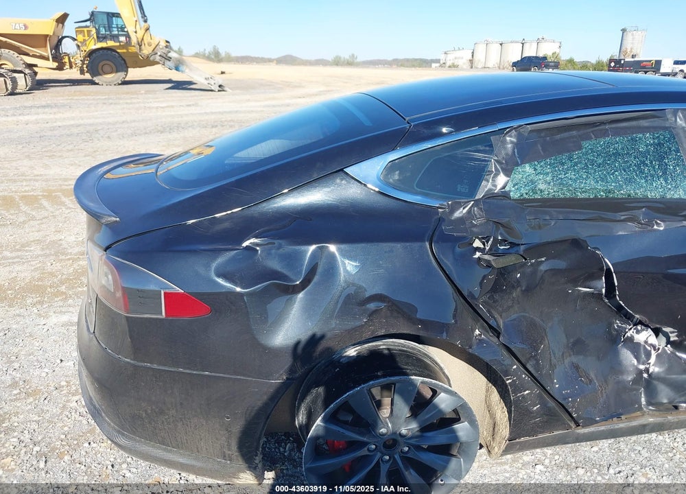 2015 TESLA MODEL S 85D/P85D VIN: 5YJSA1V42FF099387