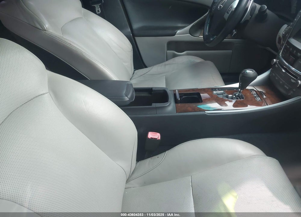 2011 LEXUS IS 250 VIN: JTHCF5C26B5051318
