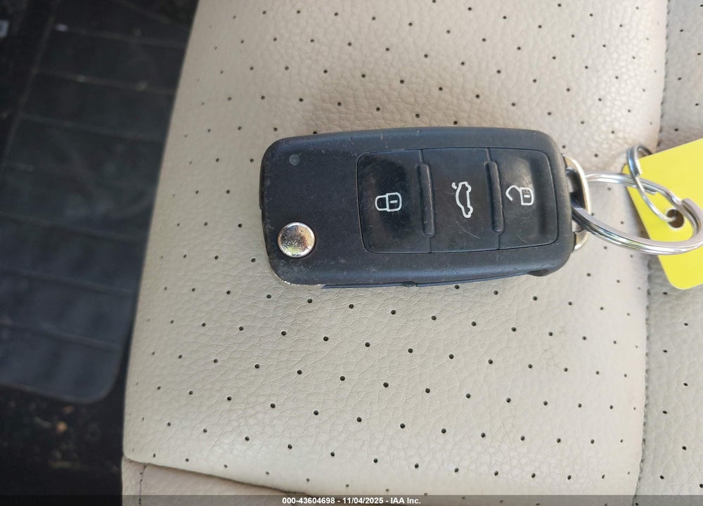2016 VOLKSWAGEN TIGUAN S VIN: WVGAV7AX0GW574689