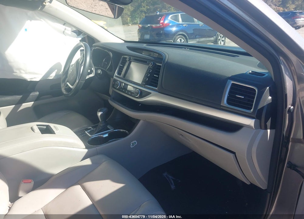 2018 TOYOTA HIGHLANDER XLE VIN: 5TDKZRFH0JS542794