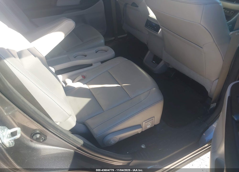 2018 TOYOTA HIGHLANDER XLE VIN: 5TDKZRFH0JS542794