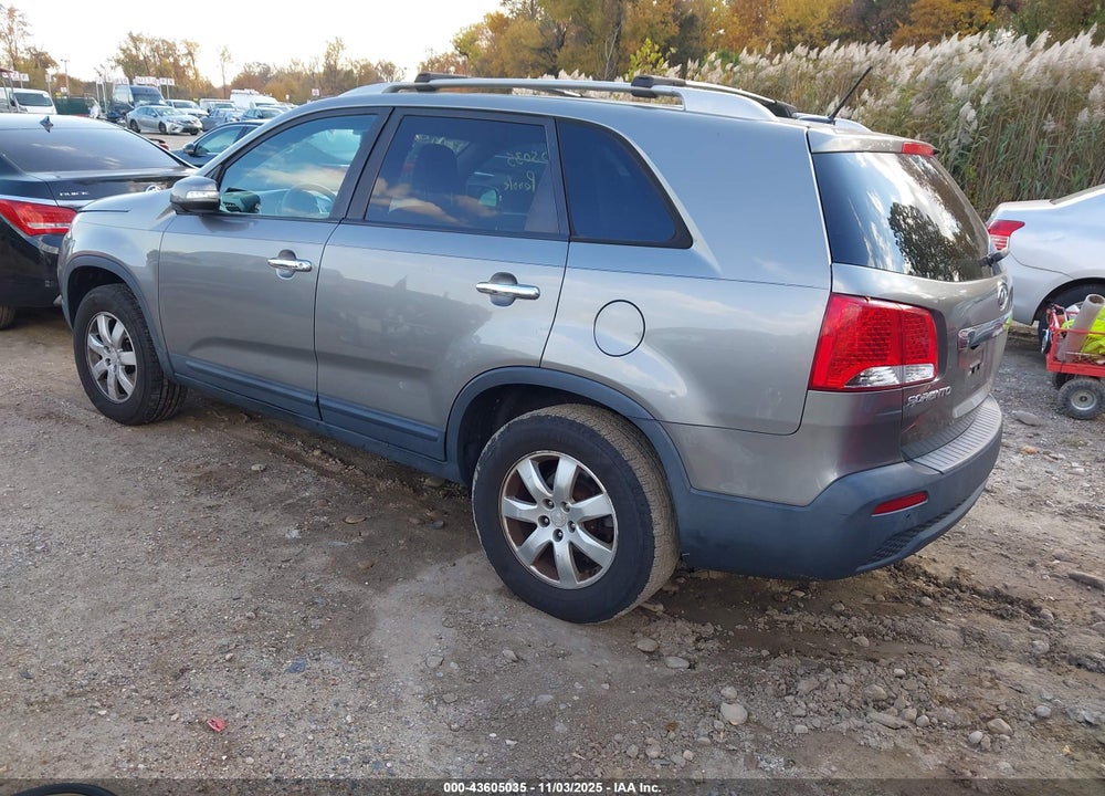 2011 KIA SORENTO VIN: 5XYKT3A12BG162606