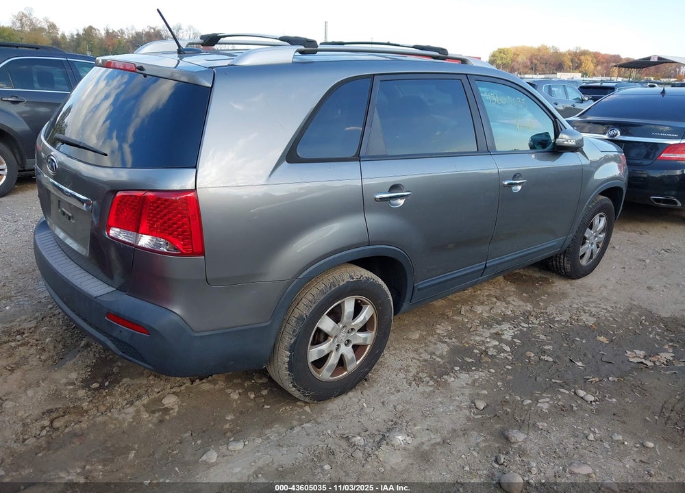 2011 KIA SORENTO VIN: 5XYKT3A12BG162606