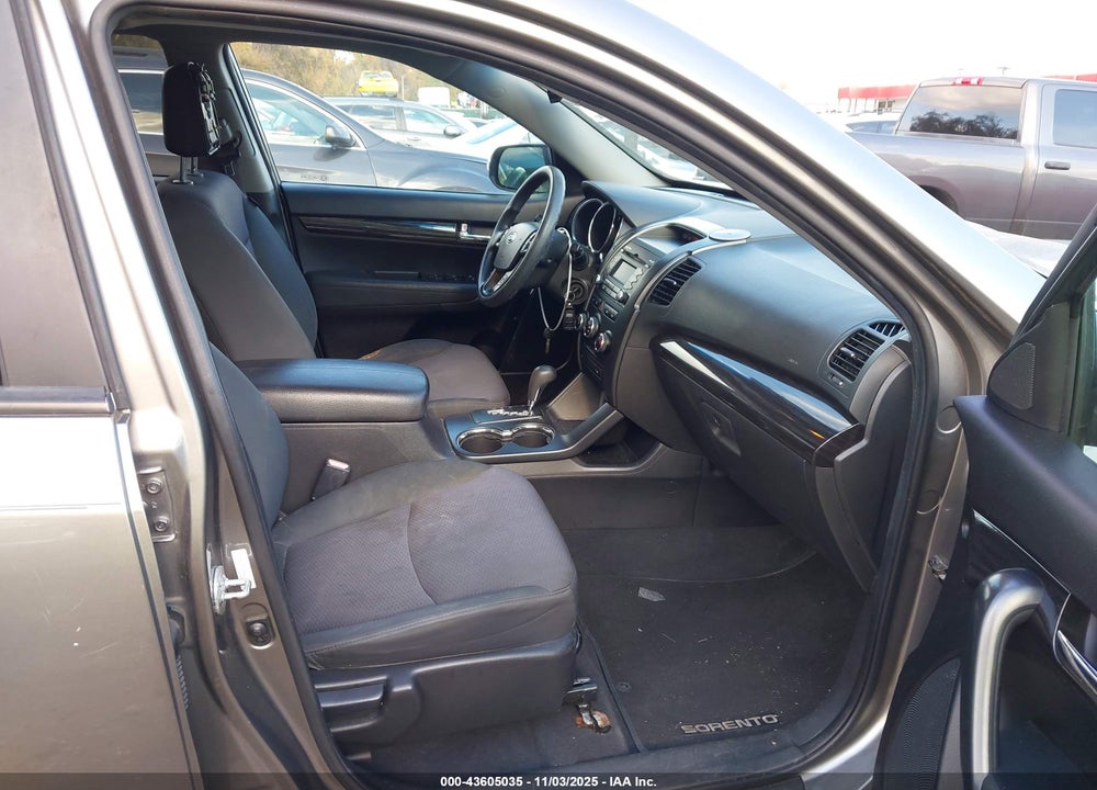 2011 KIA SORENTO VIN: 5XYKT3A12BG162606