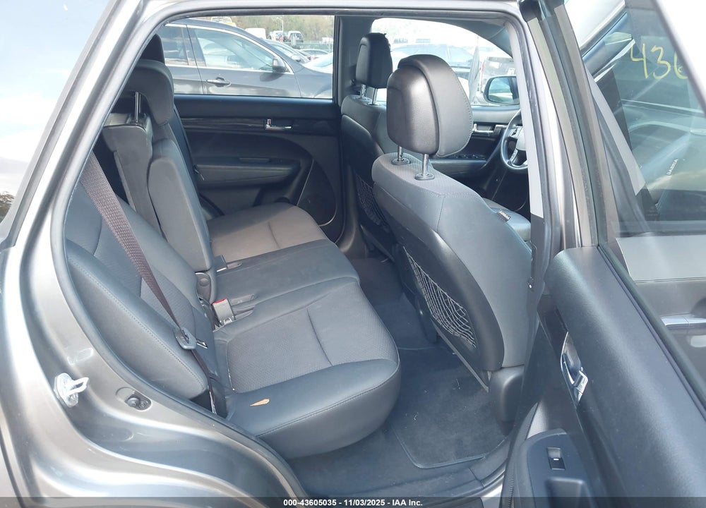 2011 KIA SORENTO VIN: 5XYKT3A12BG162606