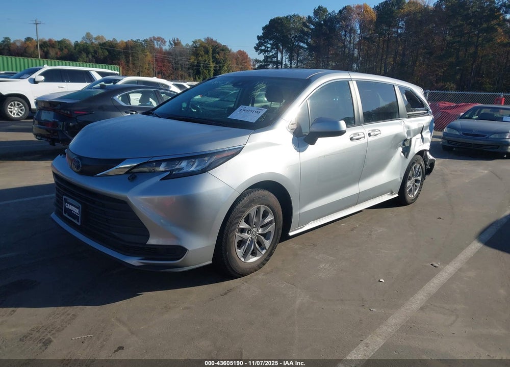 2022 TOYOTA SIENNA LE VIN: 5TDKRKEC2NS117645