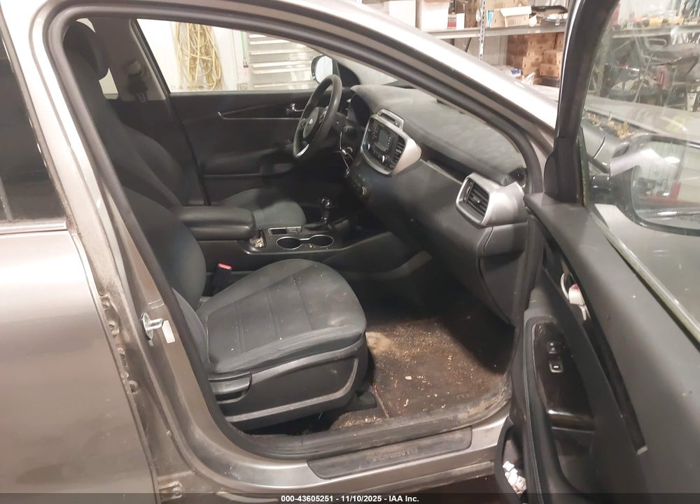 2016 KIA SORENTO 2.4L LX VIN: 5XYPGDA32GG146740