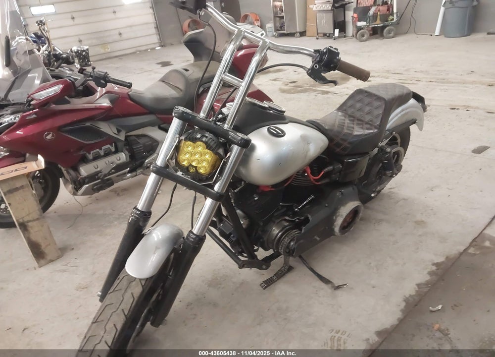 2016 HARLEY-DAVIDSON FXDLS VIN: 1HD1GS82XGC329328