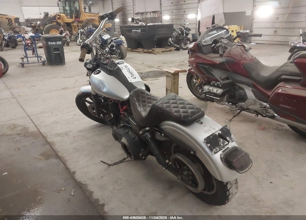 2016 HARLEY-DAVIDSON FXDLS VIN: 1HD1GS82XGC329328