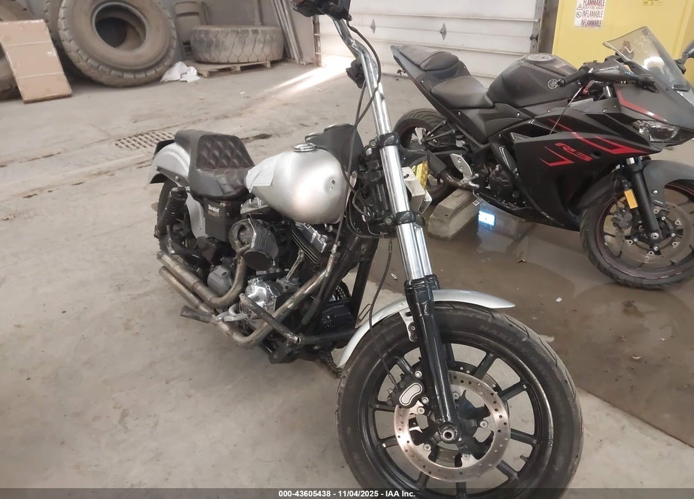2016 HARLEY-DAVIDSON FXDLS VIN: 1HD1GS82XGC329328