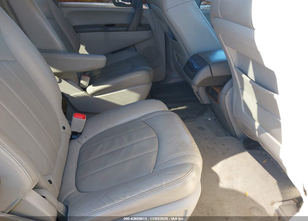 2008 BUICK ENCLAVE CXL VIN: 5GAEV23758J109721
