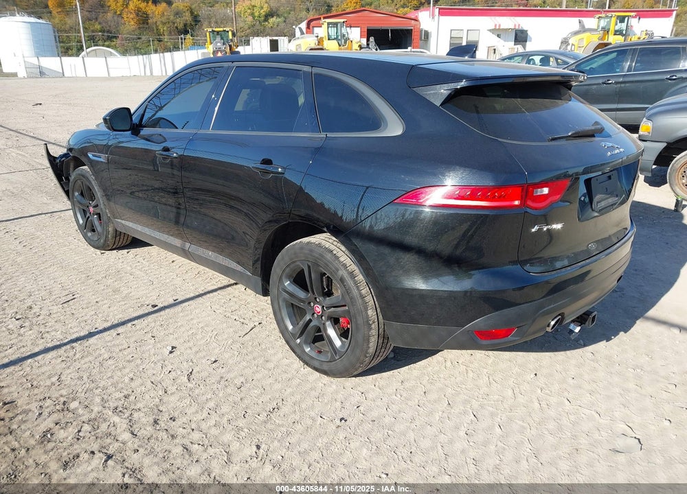 2018 JAGUAR F-PACE VIN: SADCJ2GX3JA236229