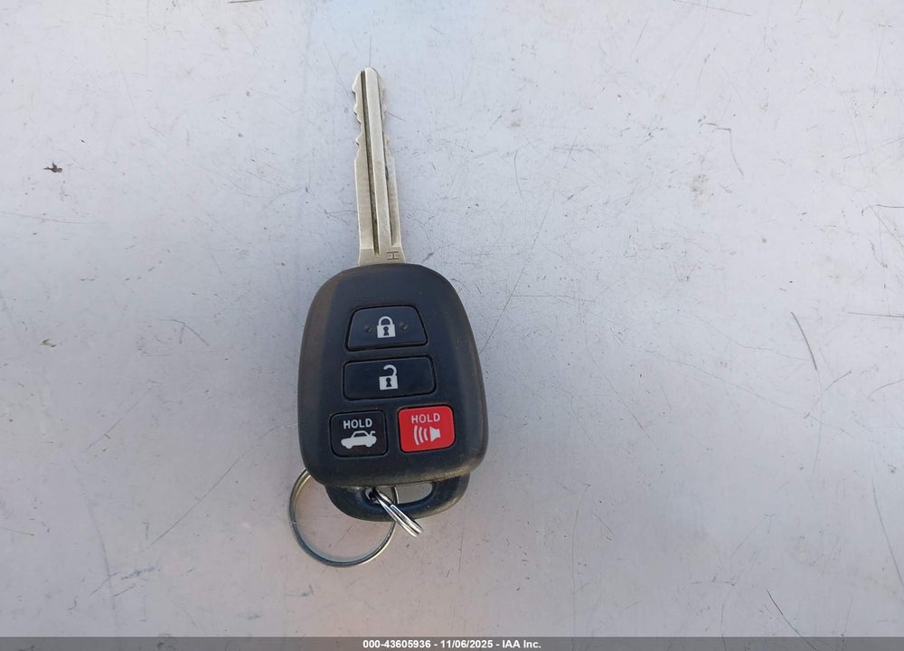2018 TOYOTA COROLLA LE VIN: 5YFBURHEXJP778430
