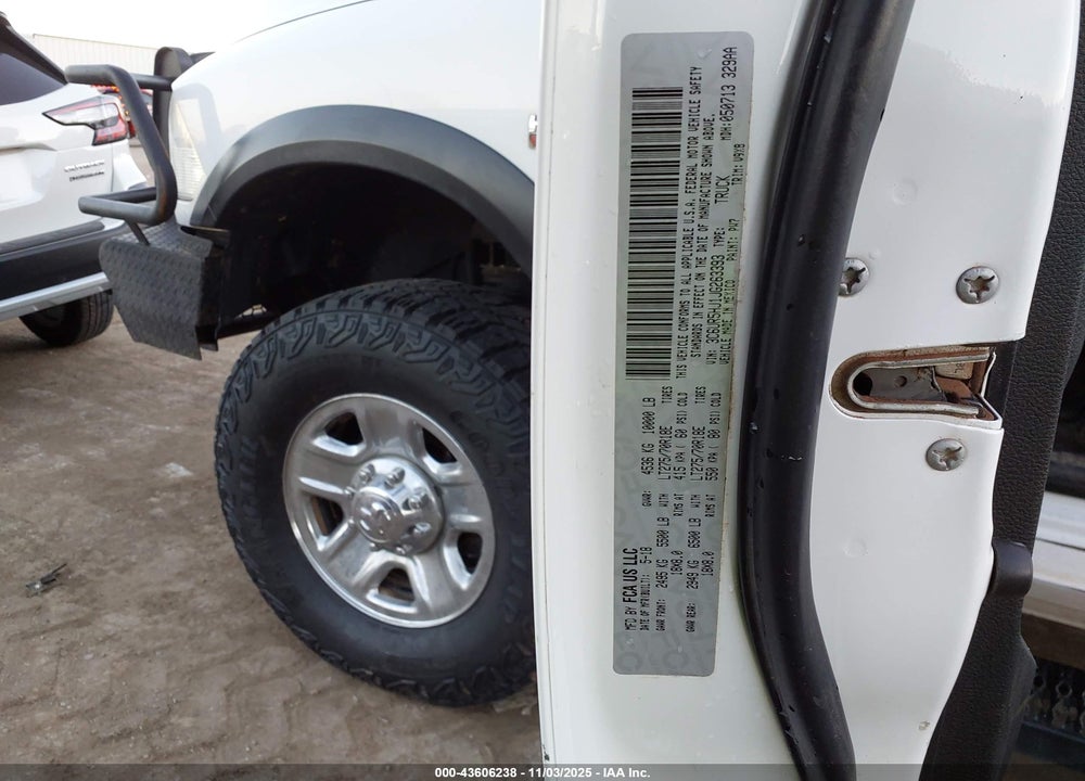 2018 RAM 2500 TRADESMAN  4X4 8' BOX VIN: 3C6UR5HJ1JG263393