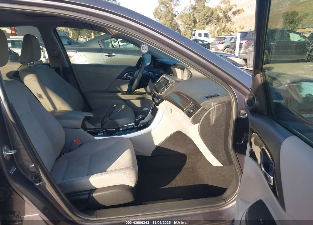 2017 HONDA ACCORD VIN: 1HGCR2F75HA032081
