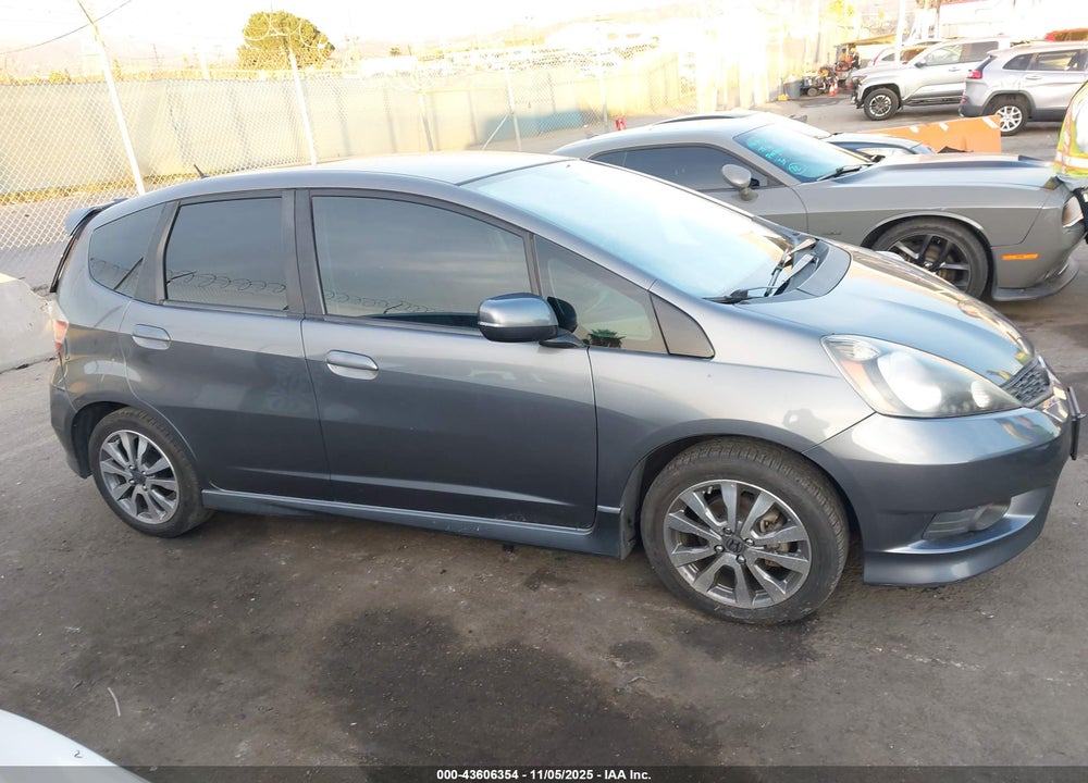 2013 HONDA FIT SPORT VIN: JHMGE8G55DC068135