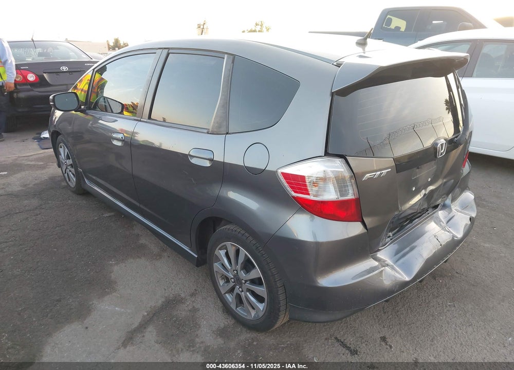 2013 HONDA FIT SPORT VIN: JHMGE8G55DC068135