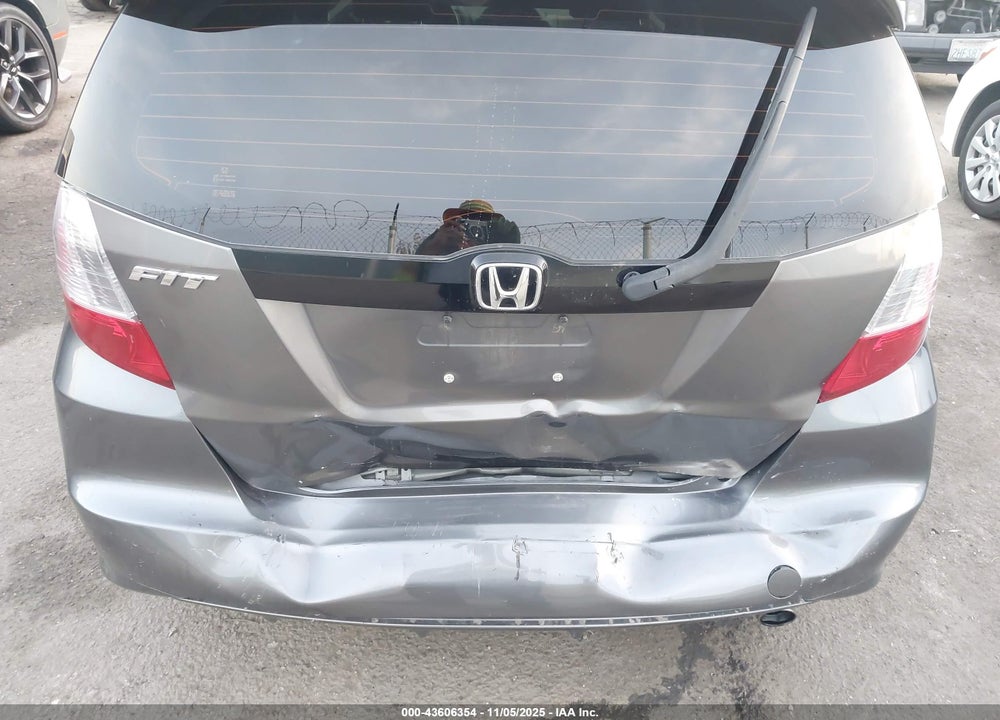 2013 HONDA FIT SPORT VIN: JHMGE8G55DC068135
