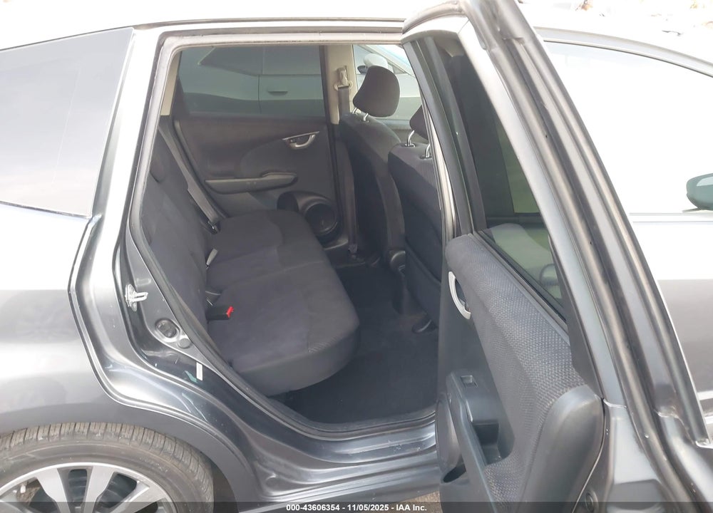 2013 HONDA FIT SPORT VIN: JHMGE8G55DC068135