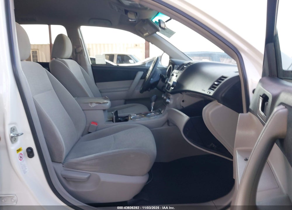 2013 TOYOTA HIGHLANDER BASE PLUS V6 VIN: 5TDZK3EH7DS135884