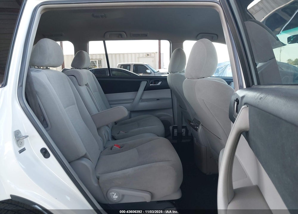 2013 TOYOTA HIGHLANDER BASE PLUS V6 VIN: 5TDZK3EH7DS135884
