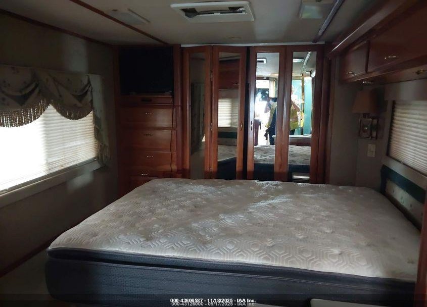 2000 SAFARI MOTERCOACH VIN: 4SLD9HR21Y1114119
